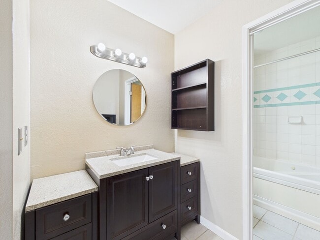 Building Photo - 2/2 Monterey Condo now available for rent