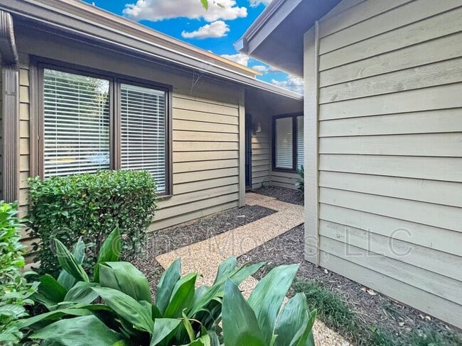 Building Photo - 419 Sparrow Hawk Ct