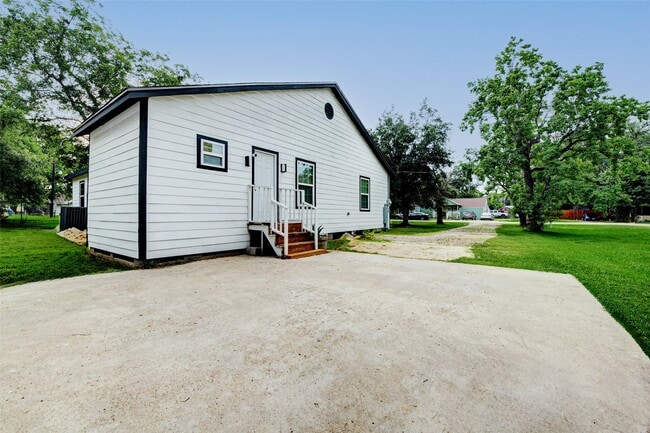 Building Photo - 706 Beaumont St