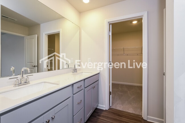 Building Photo - 5561 Hydrangea St