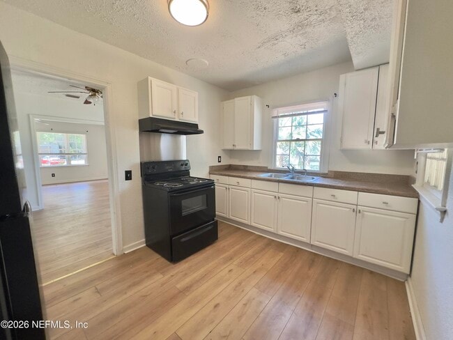 Building Photo - 2051 Danese St