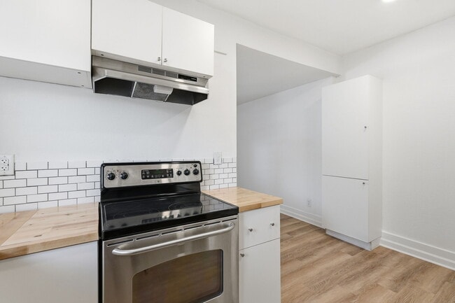 Building Photo - 325 N 15th St