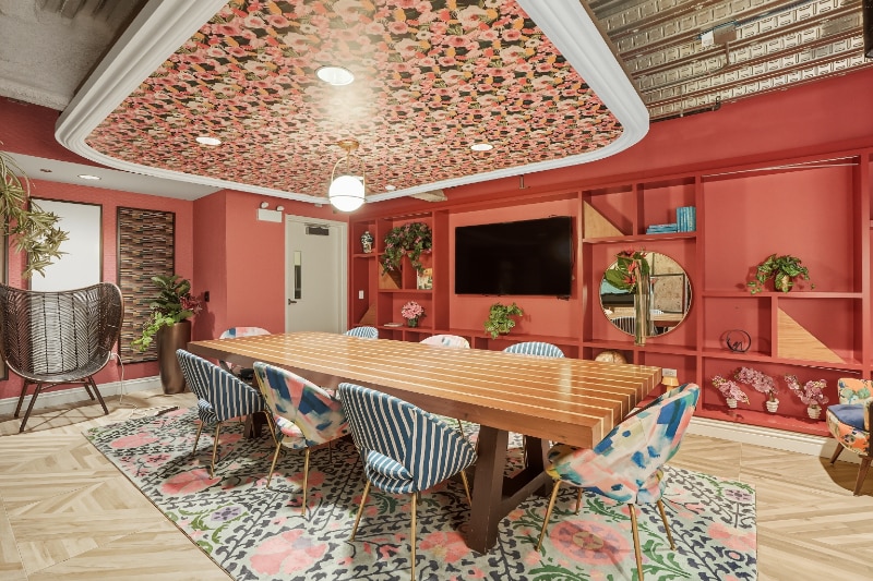 Building Photo - 98 E Lake St