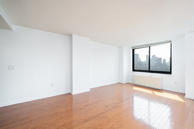 Building Photo - 700 Grove St