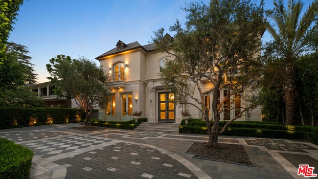 Building Photo - 718 N Rodeo Dr