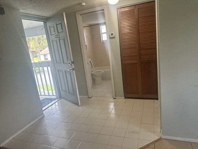 Building Photo - 580 Fairways Ln