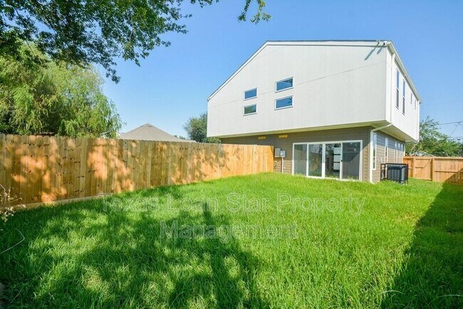 Building Photo - 4358 Clover St