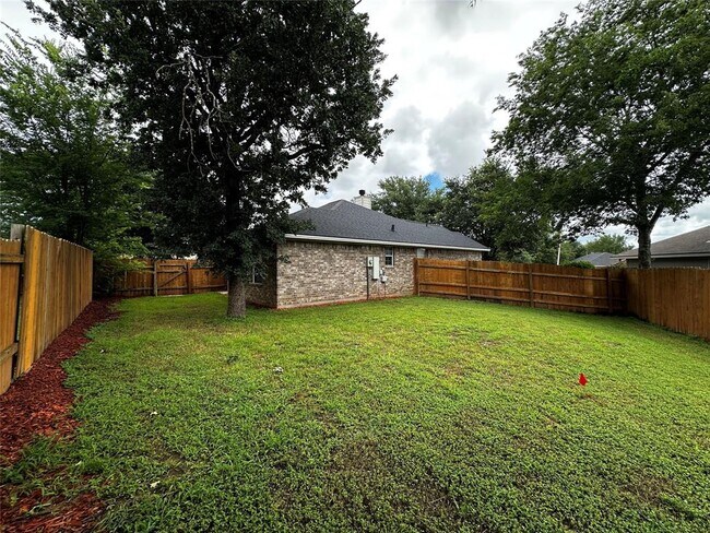 Building Photo - 1400 Prairie Dr