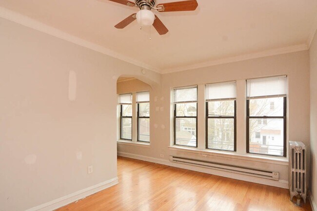 Building Photo - 4617 N Paulina St
