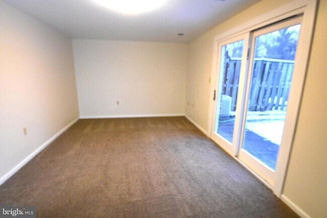 Building Photo - 106 Smithfield Ct