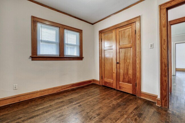 Building Photo - 5113 W Wisconsin Ave