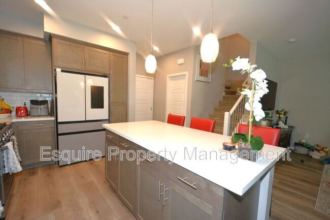 Building Photo - 643 Winchester Dr