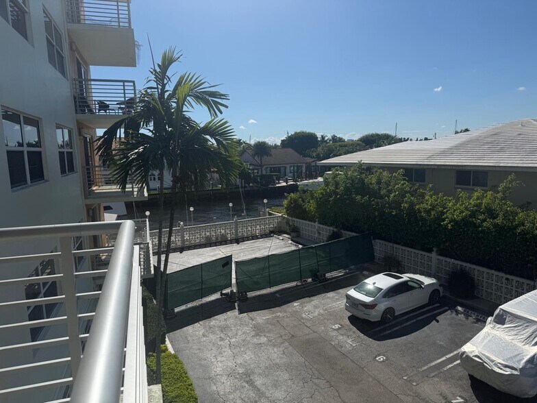 Building Photo - 2900 NE 30th St