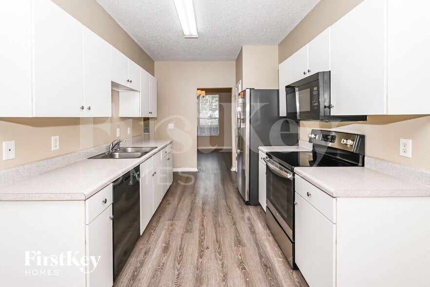 Building Photo - 4302 Ravenwood Dr