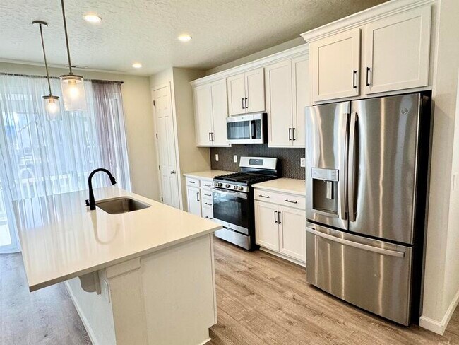 Building Photo - 283 N 1580 W