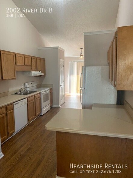 Building Photo - 2002 River Dr