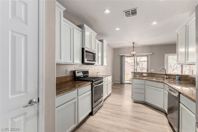 Building Photo - 6092 Fox Creek Ave