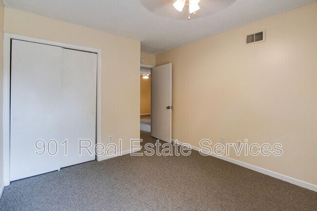 Building Photo - 2996 Stage Park Pl