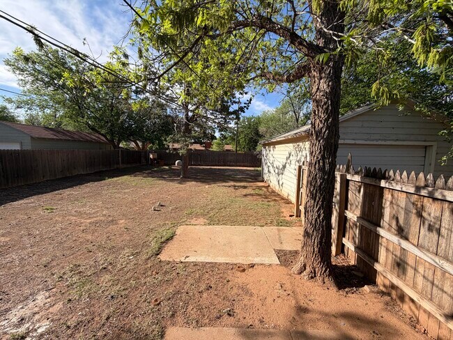 Building Photo - 2315 32nd St