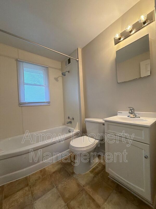 Building Photo - 5443 Benton St