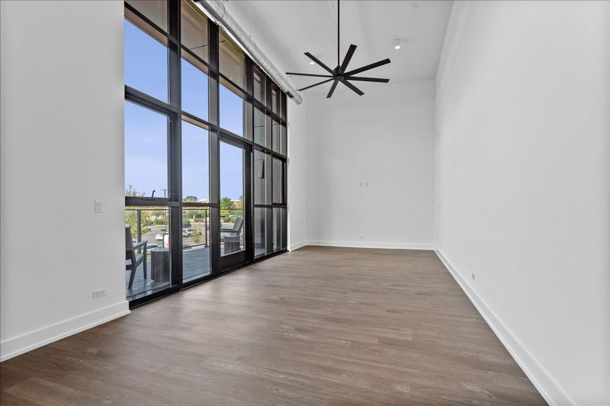 Building Photo - 728 Waukegan Rd