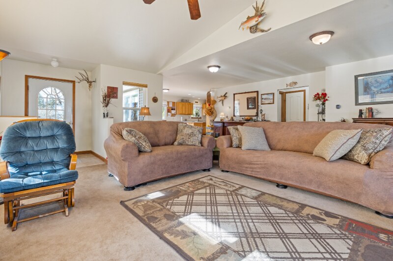 Building Photo - 670 Riverside Rd