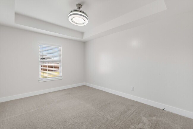 Building Photo - 1735 Woodridge Dr