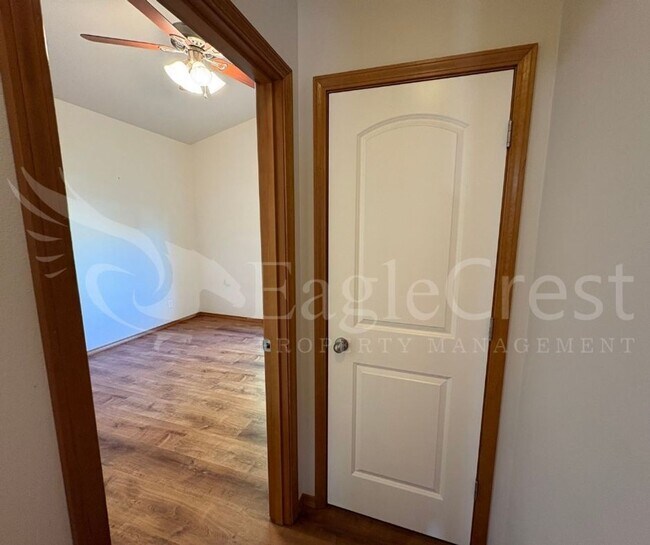 Building Photo - Three Bedroom, Two Bathroom House in Chape...