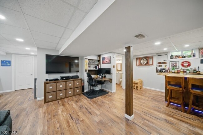 Building Photo - 22 Beaver Brook Ln