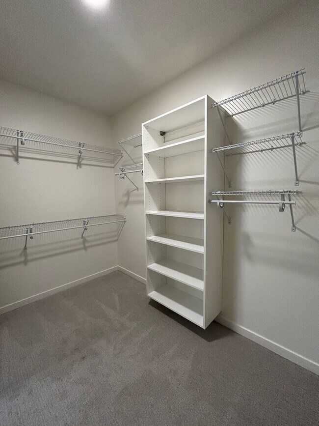 Building Photo - Elkhorn Landing Rentals (20605 Elkhorn Dr.)