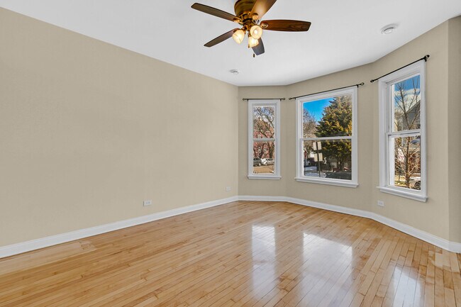 Building Photo - 3056 N Drake Ave