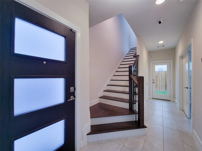 Building Photo - 845 Fisher St