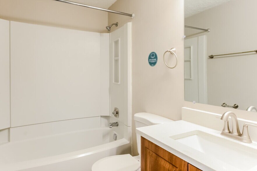 Building Photo - 8130 Clayburn Dr