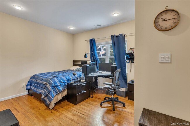 Building Photo - 35 Auden Ave