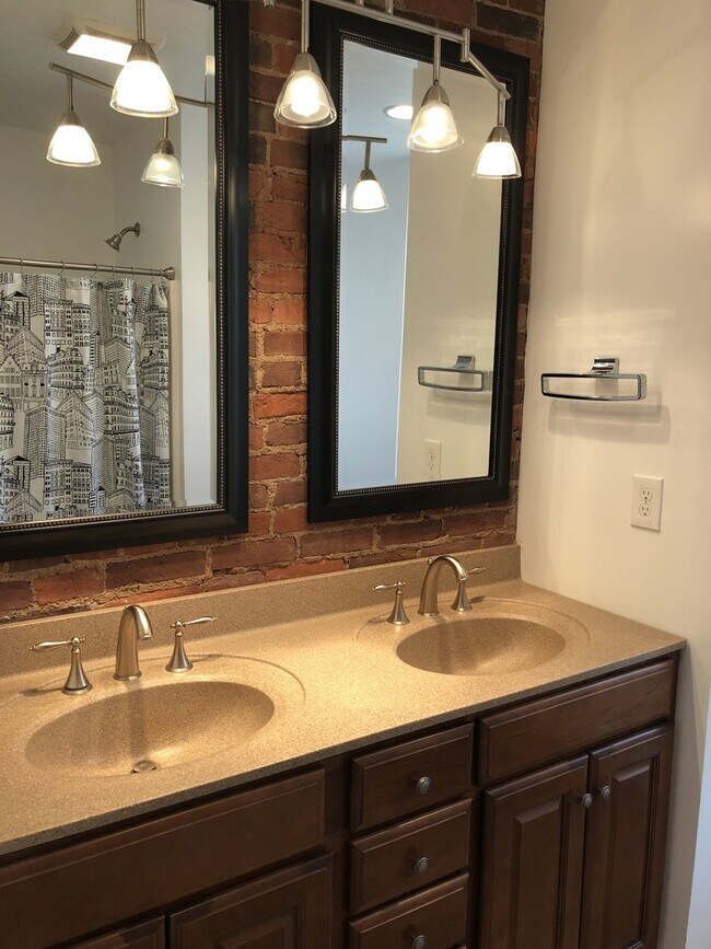 Building Photo - *****Gorgeous Lawrenceville 3-Bed / 1.5 Bath available FOR RENT   July 1st!!******