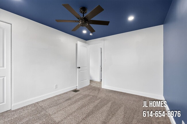 Building Photo - 512 Larcomb Ave