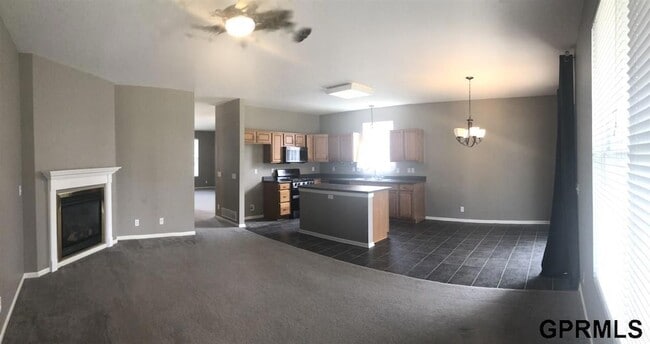 Building Photo - 2102 Quartz Dr