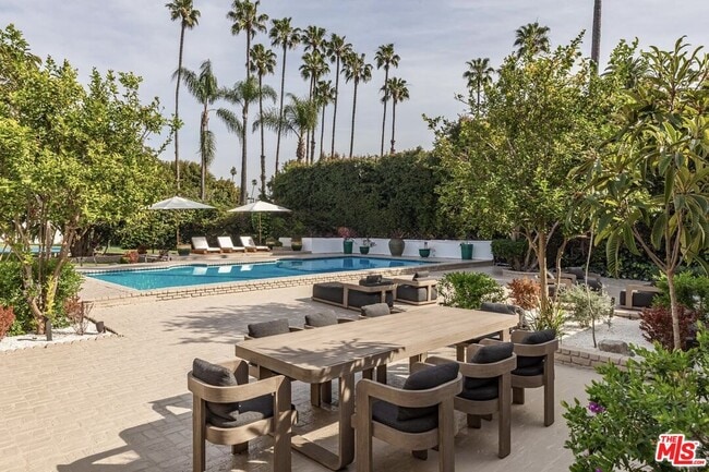 Building Photo - 624 N Beverly Dr