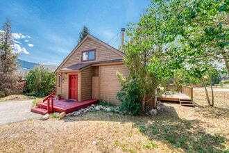 Building Photo - 305 N Chipmunk Cir