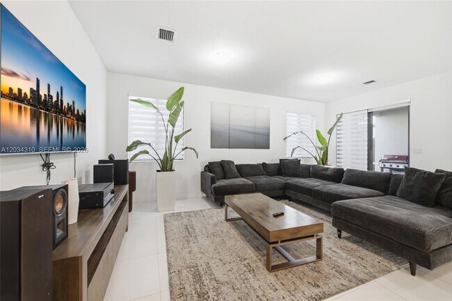 Building Photo - 13630 SW 158th Ave
