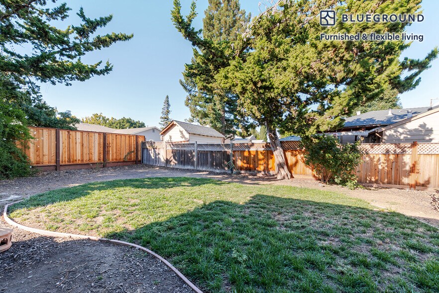 Building Photo - 252 C St