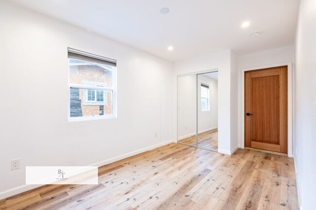 Building Photo - Spacious 4-Bed, 3-Bath Home in Los Angeles – Includes 2 Suites