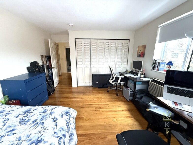 Building Photo - 81 Green St