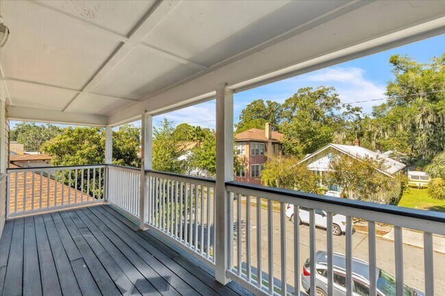 Building Photo - 3 bedroom 2 bath Downtown Savannah apartment