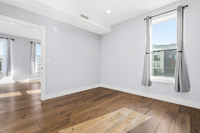 Building Photo - 3850 Washington St