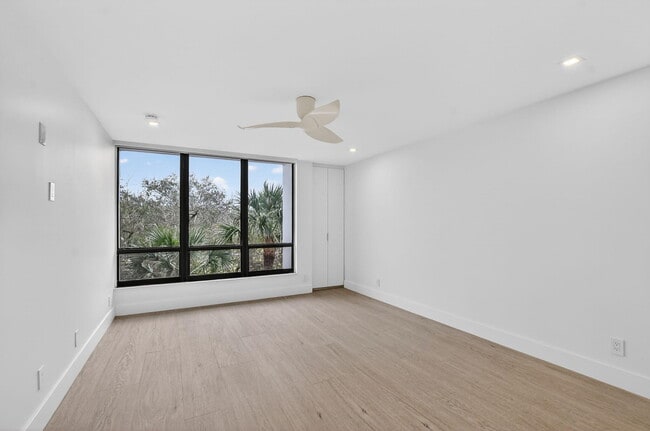 Building Photo - 7835 Lakeside Blvd