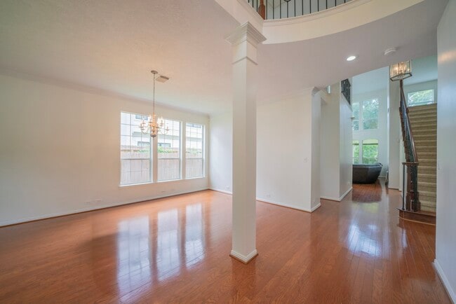 Building Photo - 1415 Sue Barnett Dr