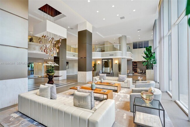 Building Photo - 21150 Point Pl