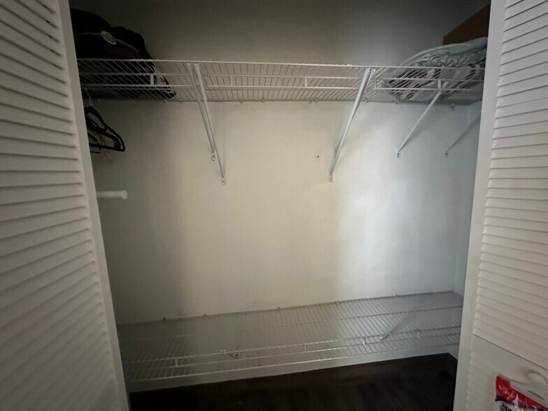 Building Photo - 5619 N Miami Ave