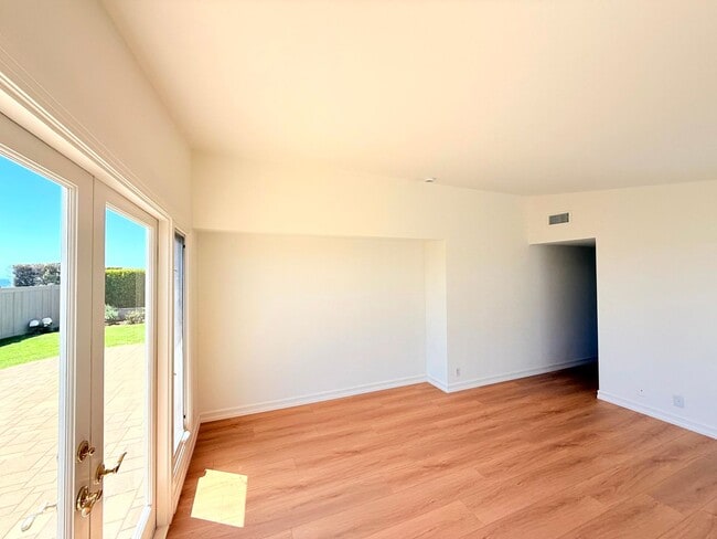 Building Photo - Fantastic Single Story 3 bed - 3 bath with backyard in Malibu - Topanga Beach Area